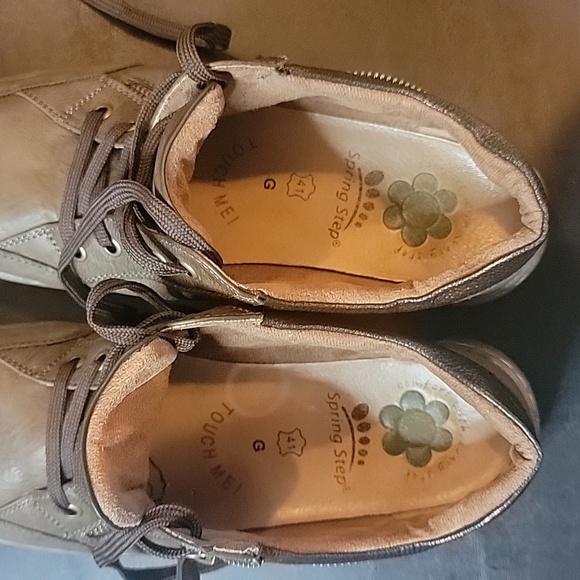 Casual Army Green Suede Hill and detail stitching.  Unsure of the material - Picture 6 of 6